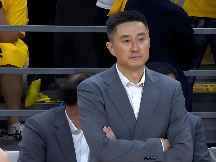 广东男篮惨败辽宁 队内战术失误引球迷集体声讨