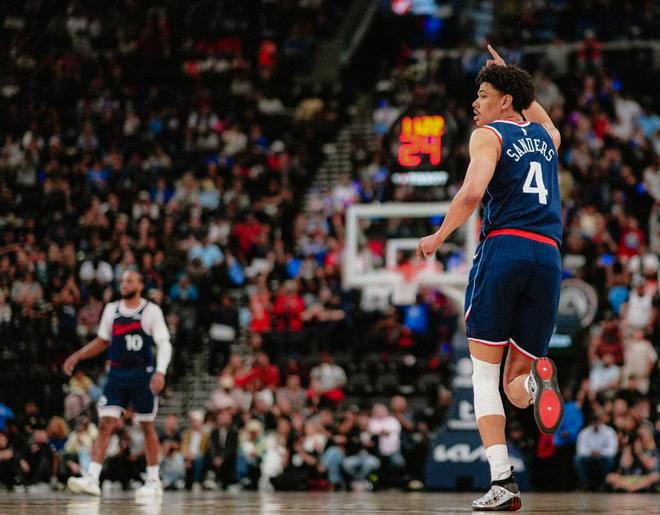 快船双核爆发大胜雄鹿 字母哥离队传闻再起