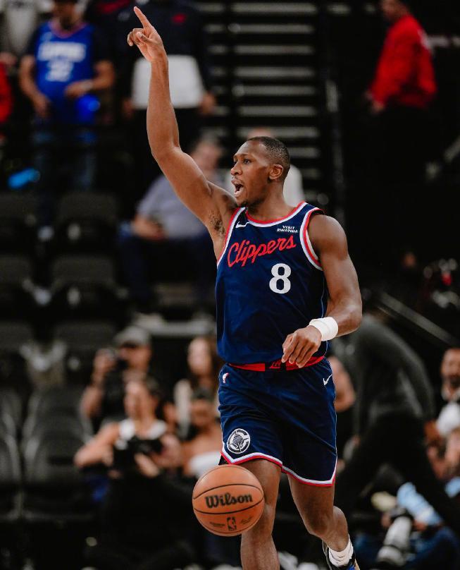 快船双核爆发大胜雄鹿 字母哥离队传闻再起