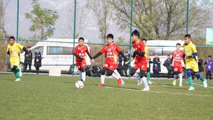 民族少年齐聚北京共赴足球盛会