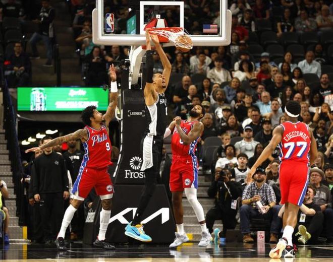 文班亚马伤退马刺双杀76人，恩比德复出难改败局