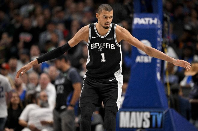 文班亚马伤退马刺双杀76人，恩比德复出难改败局