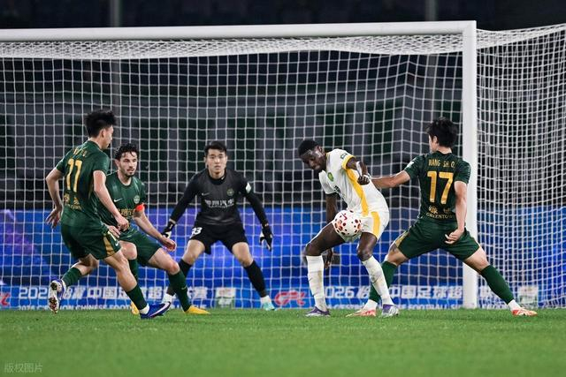 国安边锋恩科洛洛遭球迷怒斥 战术适配性引质疑