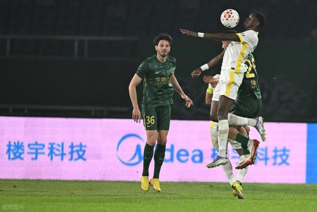 国安边锋恩科洛洛遭球迷怒斥 战术适配性引质疑