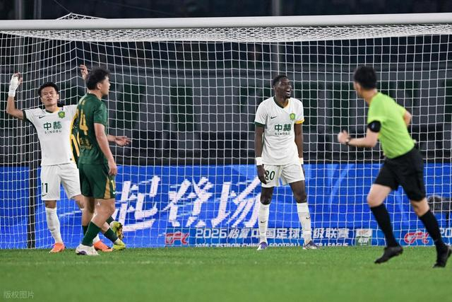 国安边锋恩科洛洛遭球迷怒斥 战术适配性引质疑